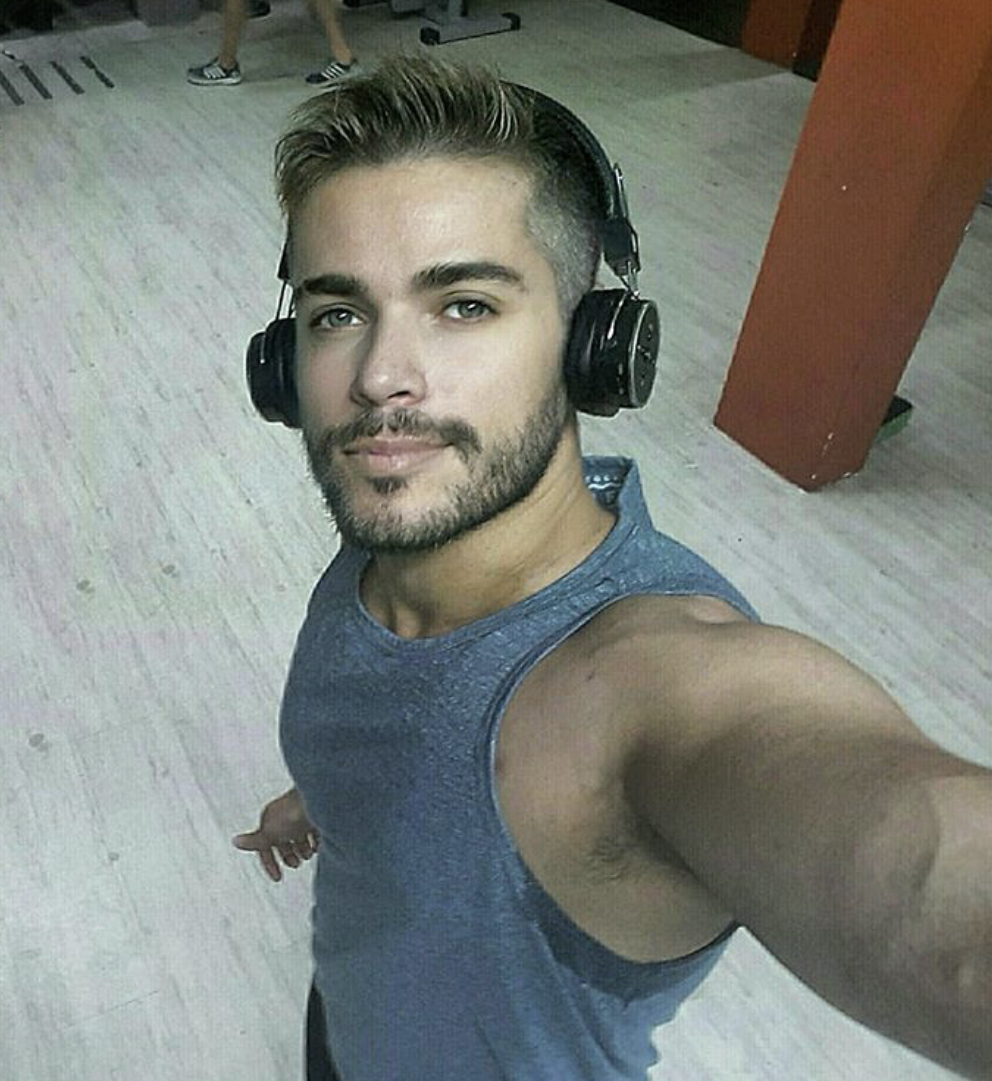 Post your favorite photo of hot guys with Headphones!
