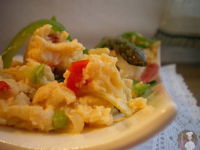 Revuelto de bacalao con verduras y tomate