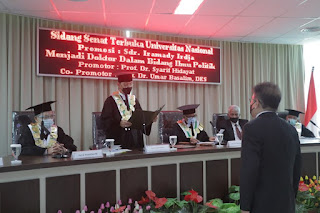 Angkat Revitalisasi Konsep dan Kebijakan Pemerintah dalam Pengembangan Perbankan Syariah di Indonesia, Antarkan Iramady Irdja Meraih Gelar Doktor Ilmu Politik Angkat Revitalisasi Konsep dan Kebijakan Pemerintah dalam Pengembangan Perbankan Syariah di Indonesia, Antarkan Iramady Irdja Meraih Gelar Doktor Ilmu Politik