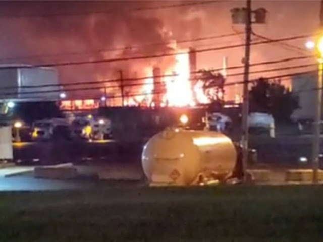 Terrible incendio arrasa con refinería en Filadelfia, no hay víctimas 
