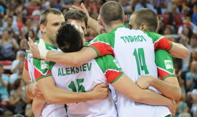 Волейболните "лъвове" на България треснаха с 3:0 гейма (25:23, 25:21, 25:22) Австралия и се класираха за 1/4 финалите на Олимпиадата в Лондон.