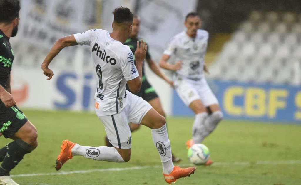 Em jogo movimentado, Santos e Palmeiras empatam clássico na Vila, pelo
