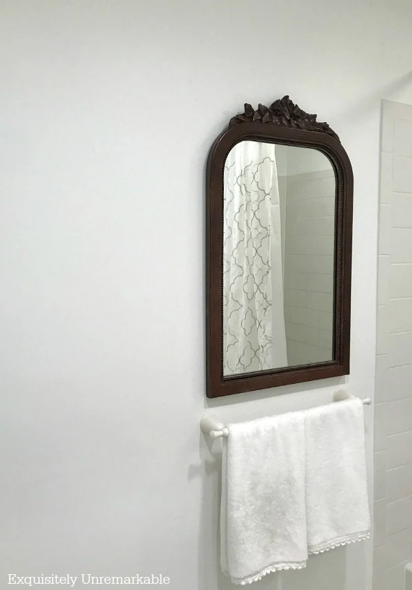 Cottage Style Bathroom White Wall