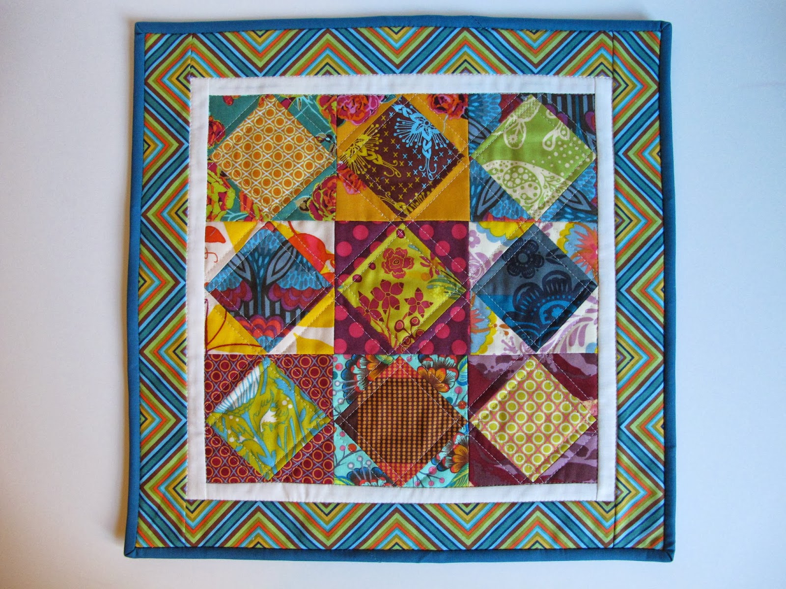 Modern Cozy: Finish it up Friday :: AMH Mini Quilt