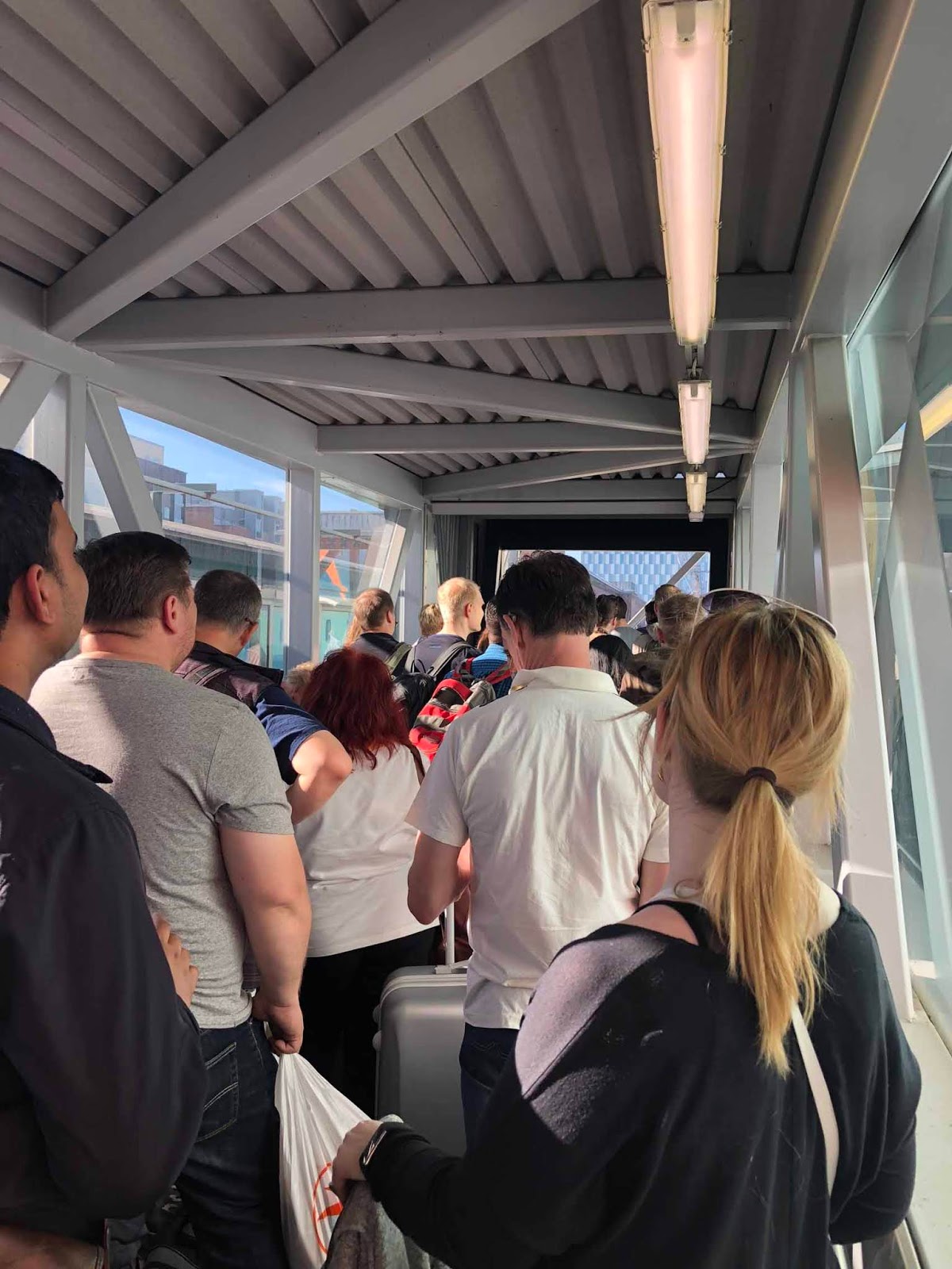 Jonon pää löytyi nopeasti Laivaan pääsy hieman kestää..