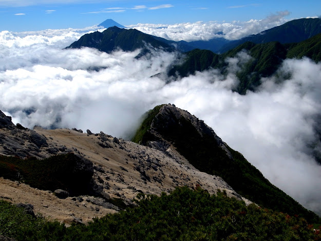 2年前に歩いた甲斐駒ケ岳の山頂からの眺め