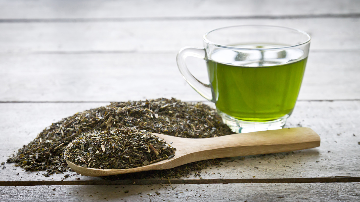 Зеленый чай для печени. Зеленый чай. Зеленый чай листья. Зеленый чай фото. Чай зеленый измельченный.