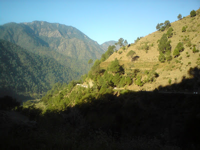 Clear blue sky and scenic surroundings in the Himalyas in Birahi