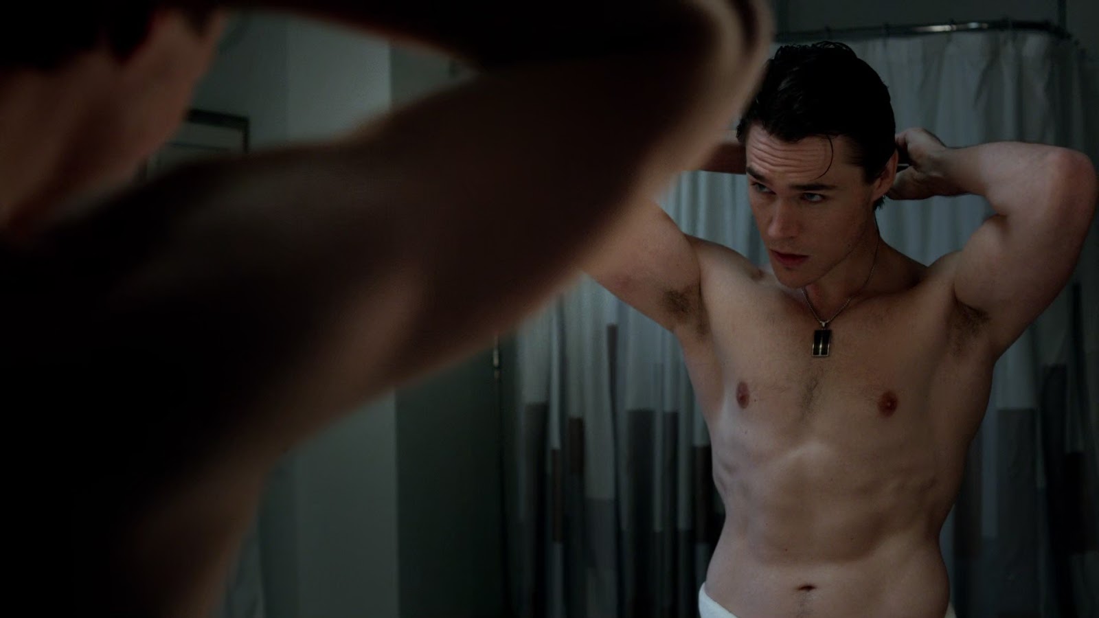 Sam Underwood shirtless in The Following 2-01 "Resurrection" .