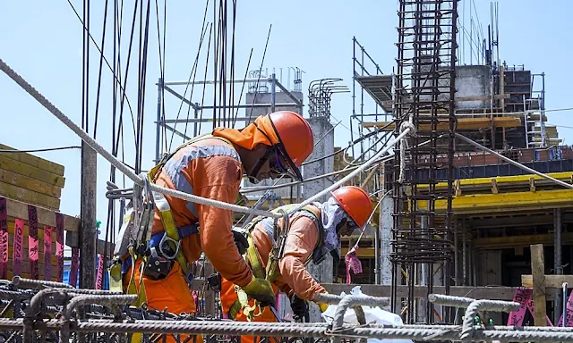 Reconstrucción de colegios en Piura