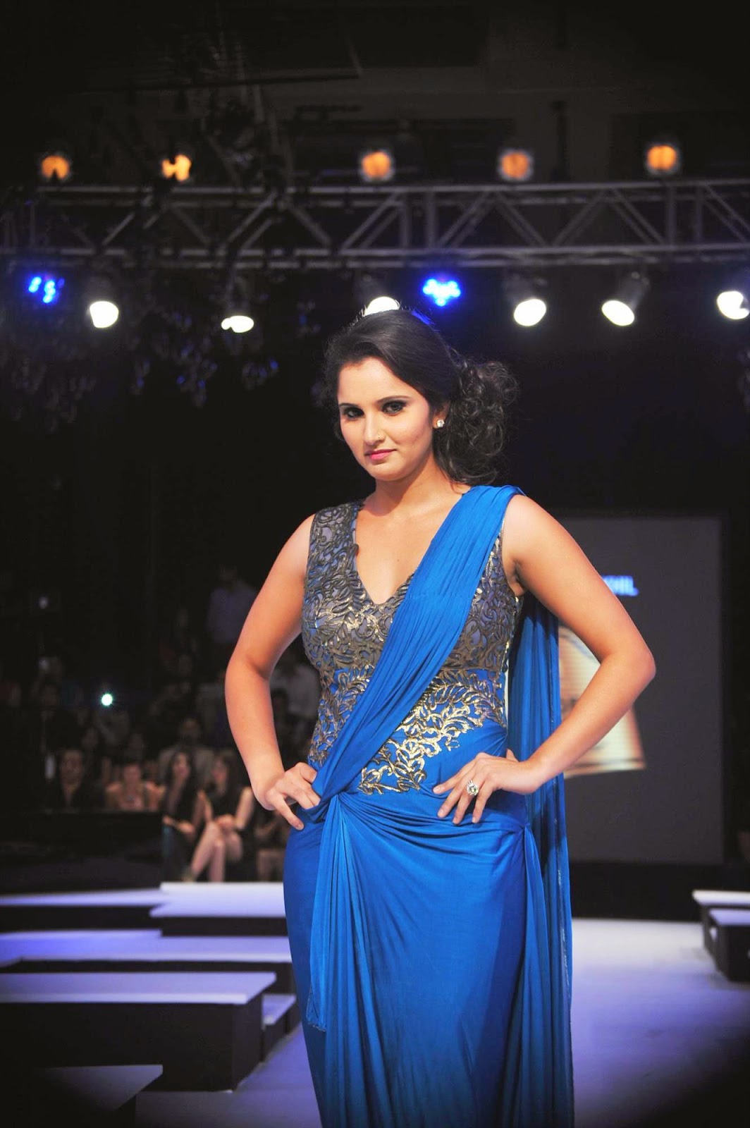 Glamour Queens Sania Mirza Hot At Fashion Show Hd Wallpapers-1529