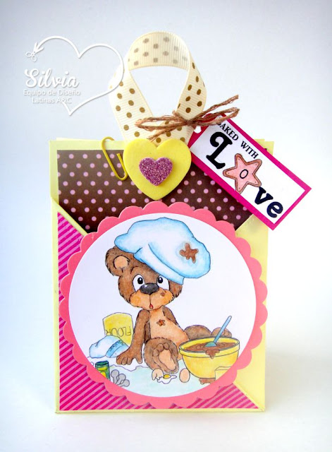 http://silvia-scrap.blogspot.com/2015/08/tutorial-41-en-latinas-arts-and-crafts.html