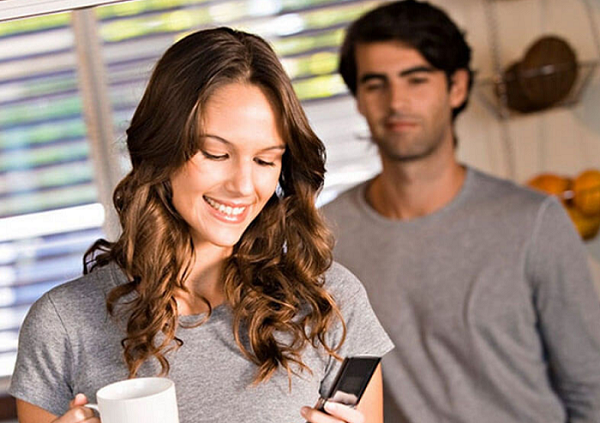 How to Spy on Your Wife's Phone Without Knowing Her How to Spy on Your Wife's Phone Without Knowing Her
