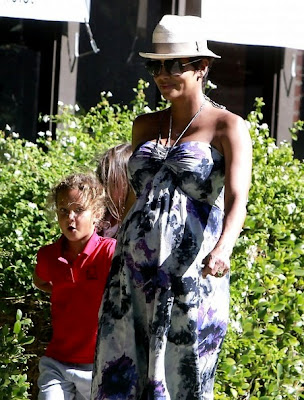 Celebrity Looks & Styles: Halle Berry in Seraphine!