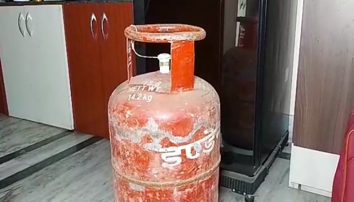 রান্নার গ্যাস সিলিণ্ডারে ৬ কেজি জল, চাঞ্চল্য বর্ধমান শহরে