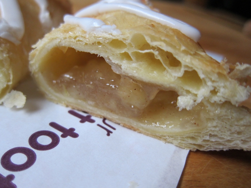 Review Arby's Apple Turnover