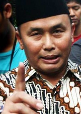 Mengenal Mantan Suami Ussy Sulistiawaty Beserta Fotonya - DONT SAD