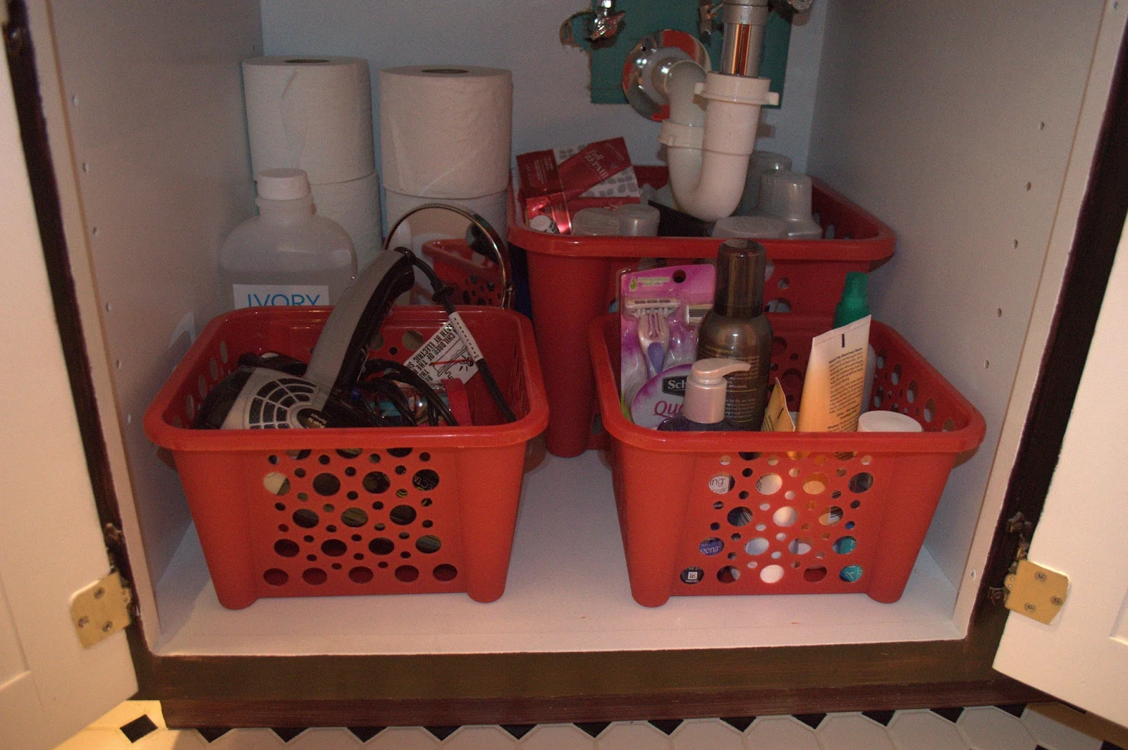 Simple Tips To Organize Your Bathroom