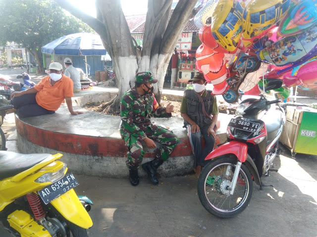 Komsos, Serda Agus Himbau Pedagang Mainan Anak- anak  Selalu Terapkan Prokes