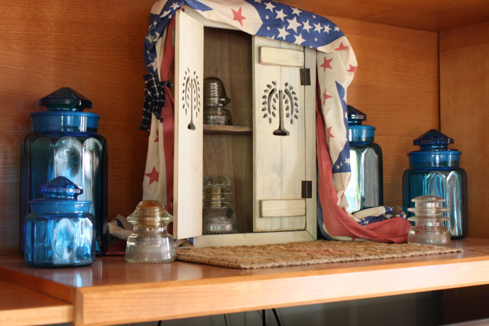 Sunny Simple Life Decorating With Old Glass