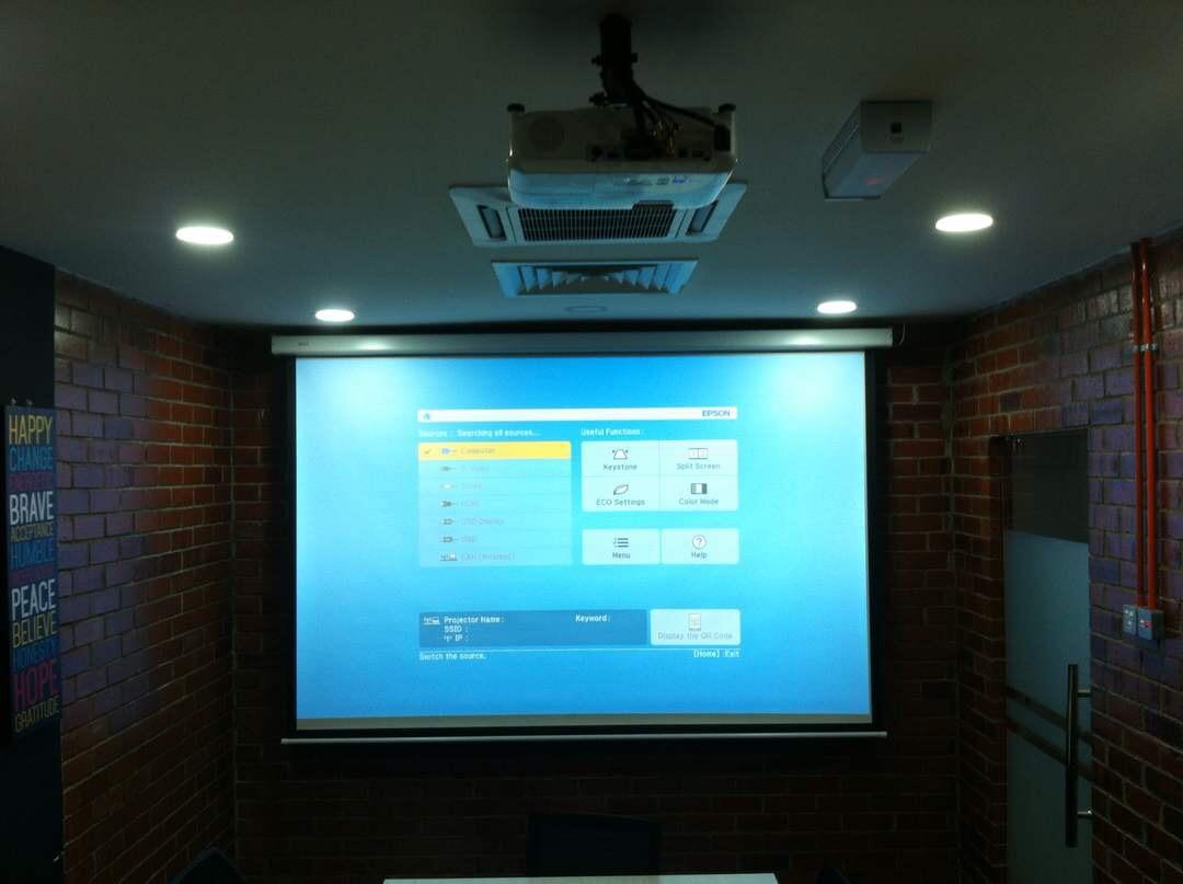 Majuara Group MEMBEKAL DAN MEMASANG "LCD PROJEKTOR DAN SKRIN" UNTUK