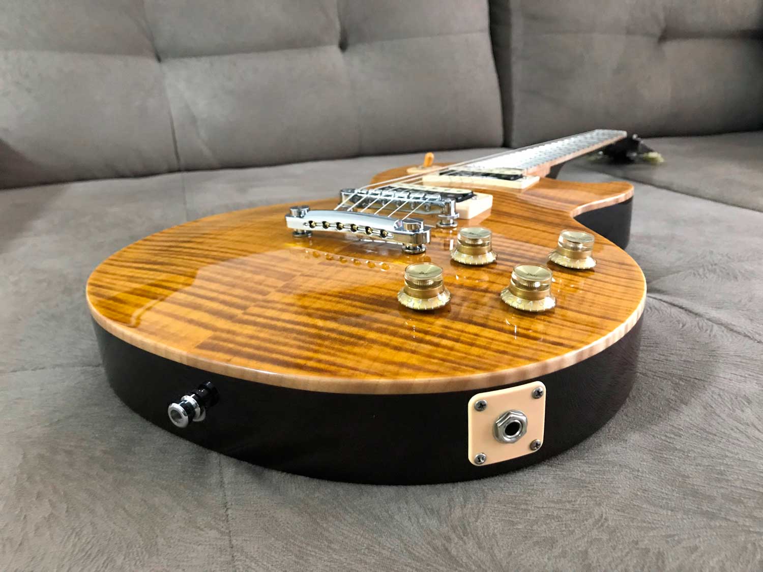 Guitarras da Galera 23 Kaiser Guitars Corpos e braços usinados em CNC