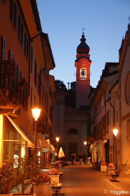 Il centro di Menaggio alle luci della notte