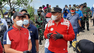 Gubernur Olly Turun Langsung Bersihkan Sampah di Kota Manado