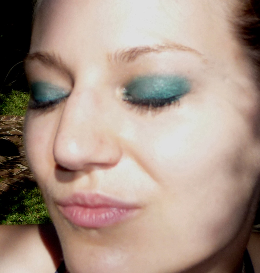 La Gazette Beauté Des yeux bleu turquoise ou vert canard?