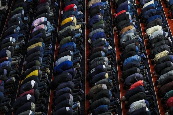 Muslim Turki Memenuhi Masjid, Jutaan Orang di Seluruh Dunia Peringati Kelahiran Nabi