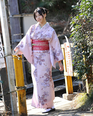 Kimono Seragam Tradisional Jepang