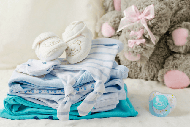 Jangan Lupakan 3 Macam Hal Berikut Saat Akan Memilih Baju Bayi