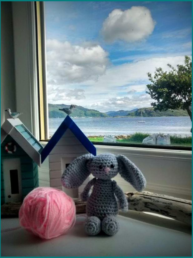 little school of wool: Wee bunny rabbit pattern