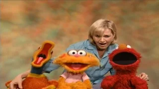 Diane Sawyer, Zoe and Elmo sing It All Adds Up. Sesame Street The Best of Elmo 2