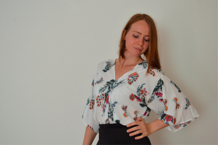 Blumenliebe Bluse In Kombination Mit Einem Rock Mishy Hoffmann Inspirationen Und Tipps Fashion Travel