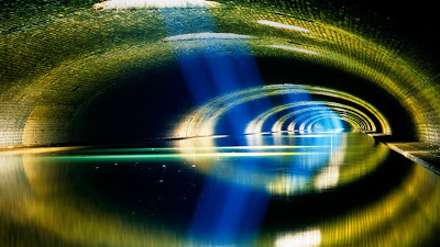 Underground_view_Canal_Saint-Martin_Paris_France_20121109.jpeg