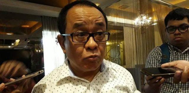 Jokowi Bingung Corona Masih Tinggi, Said Didu: Hentikan Saja Strategi BuzzeRp Seorang kepala negara, dalam hal ini Presiden Joko Widodo sudah seharusnya paham dan tahu apa yang harusnya dilakukan untuk meminmalisir keresahan masyarakat mengenai tingginya kasus Covid-19 di Tanah Air