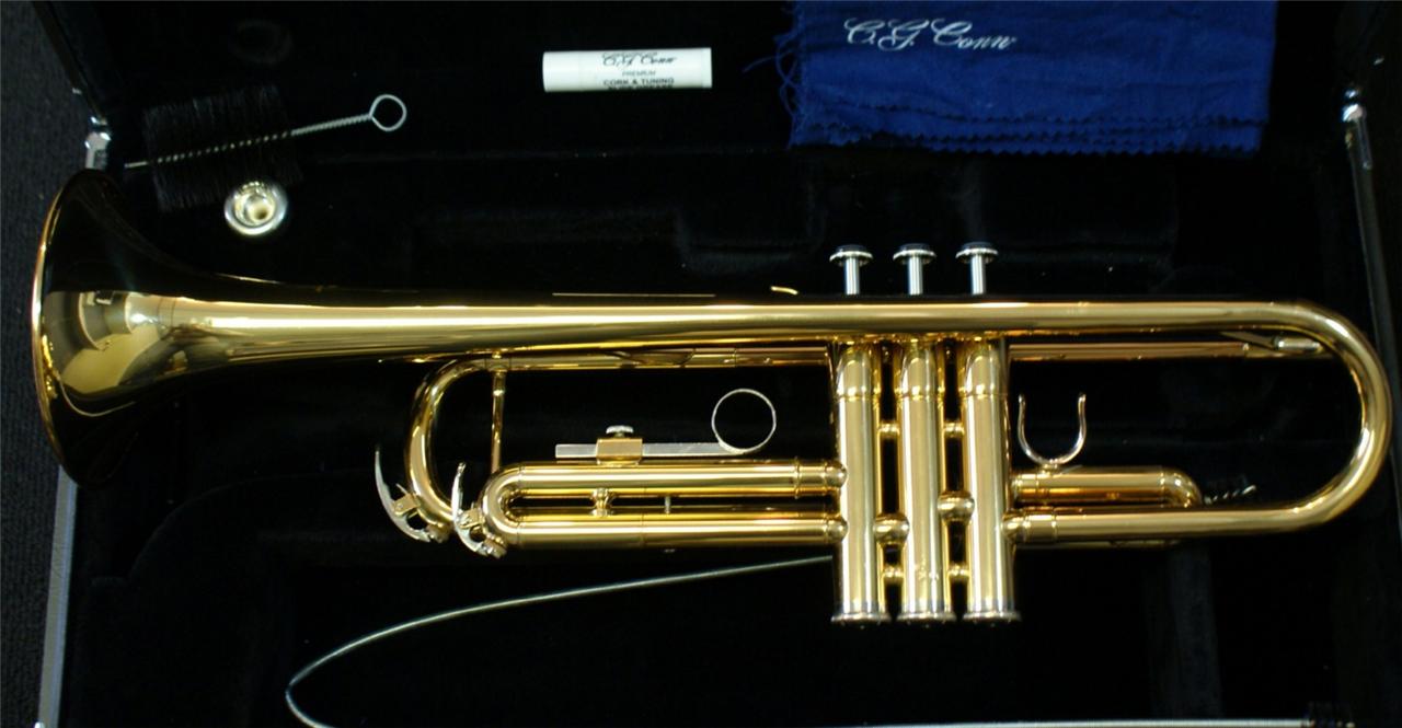 YAMAHA STUDENT TRUMPET MODEL YTR2335 WITH CASE AND ACCESSORIES Gold