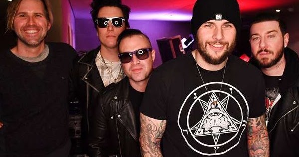 Lirik Lagu Avenged Sevenfold - Dear God Terjemahan Lengkap - Ngelirik