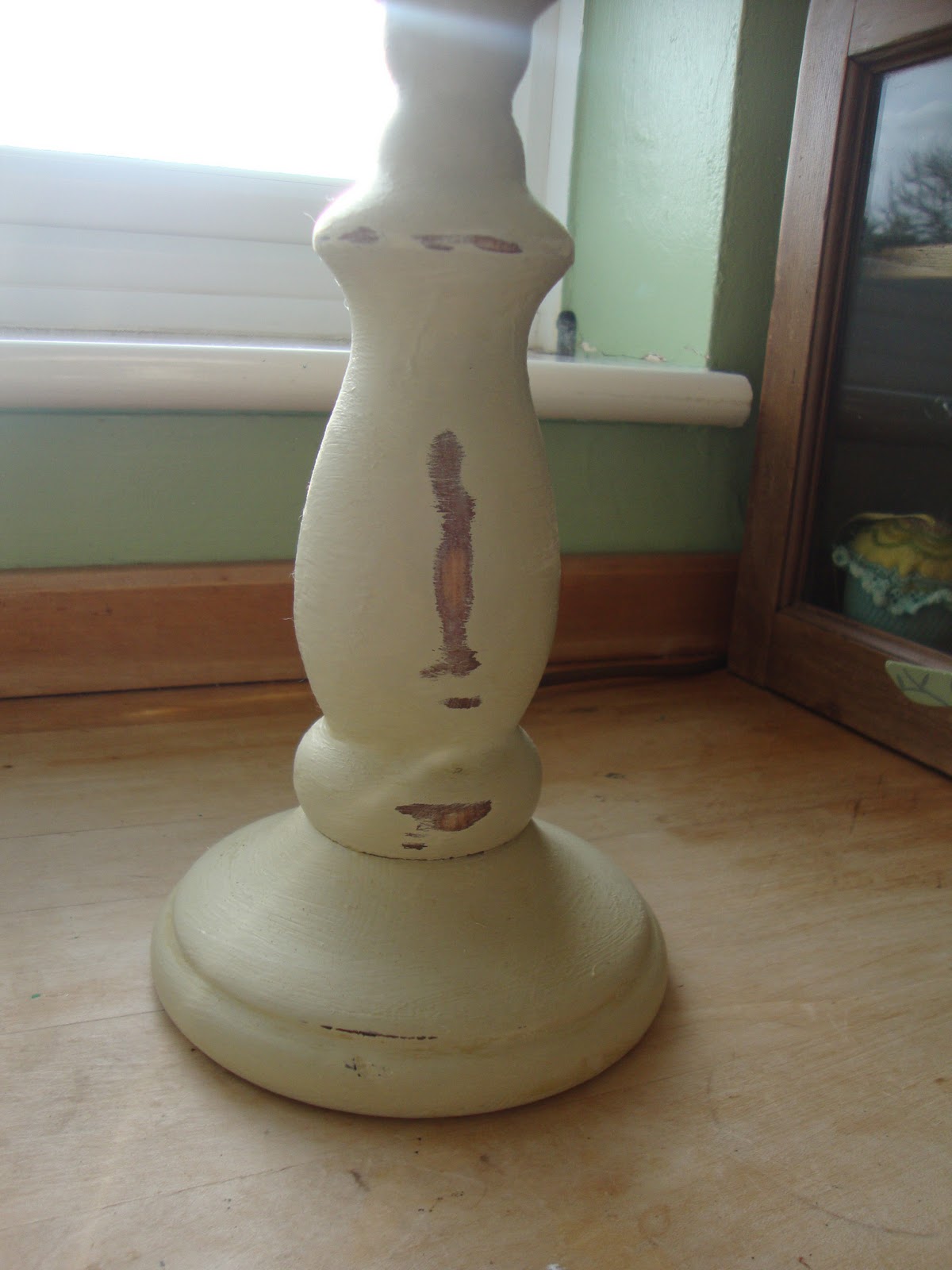 Louise's West Oxon World Hummm, how do you distress a lamp base?