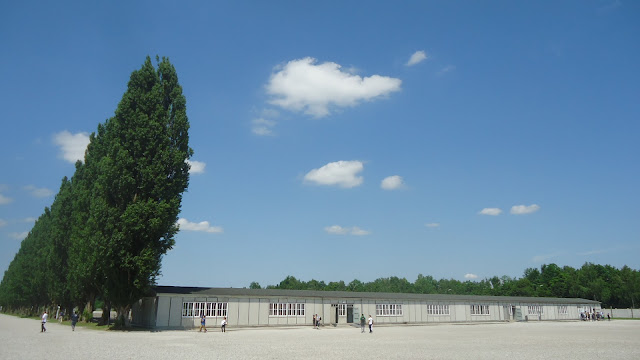 Campo de Concentração Dachau - a área comum e os barracões Campo de Concentração Dachau - barracões