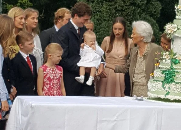 King Philippe, Queen Mathilde, Crown Princess Elisabeth, Prince Gabriel, Princess Eleonore, Prince Emmanuel, Princess Astrid, Prince Lorenz, Anna Astrid, Prince Laurent, Princess Claire, Prince Amedeo, Princess Maria-Laura