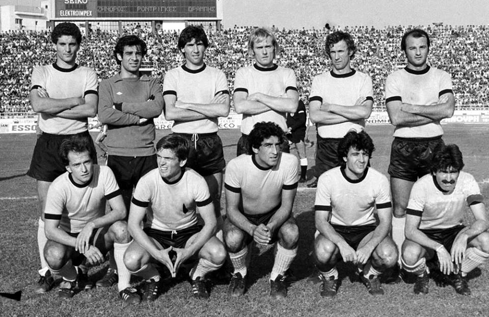 ΤΟ ΚΑΦΕΝΕΙΟ ΤΩΝ ΦΙΛΑΘΛΩΝ Η ΟΜΑΔΑ ΤΟΥ 1980