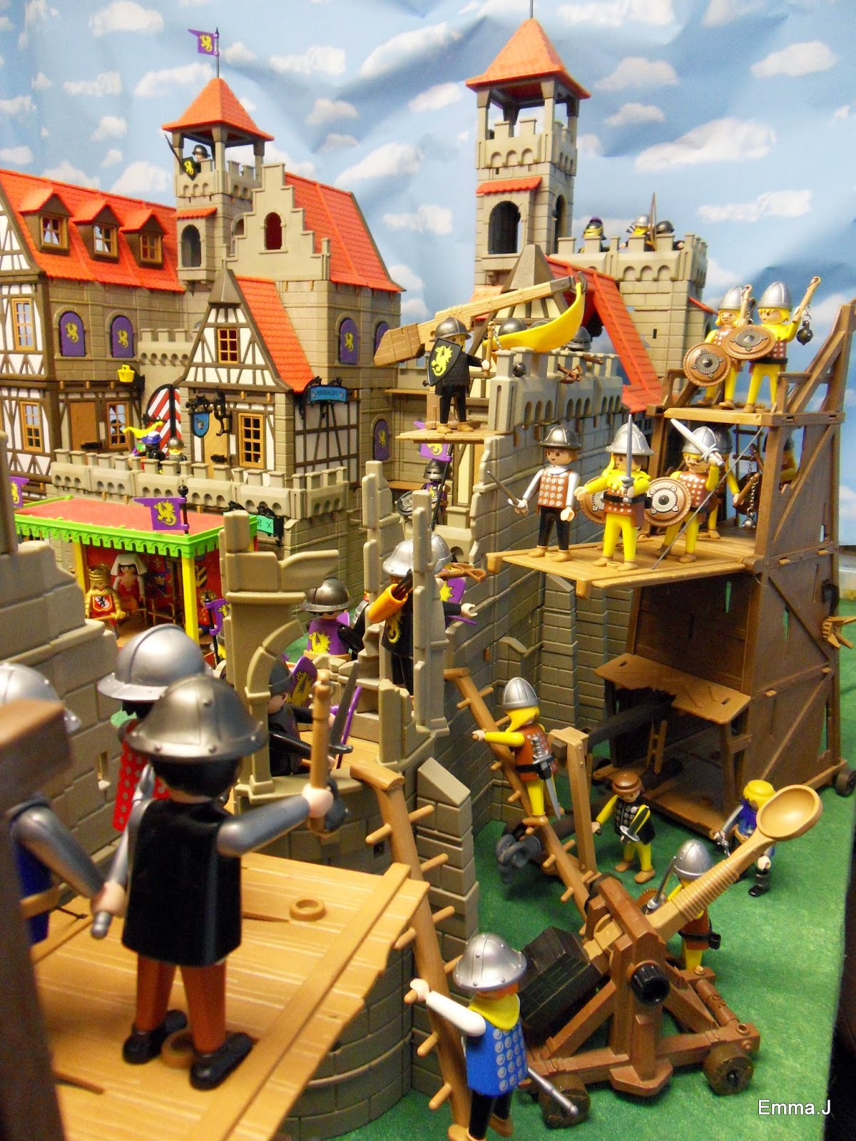 The Castle - Breached Wall & Siege Engines ~ Emma.J's Playmobil