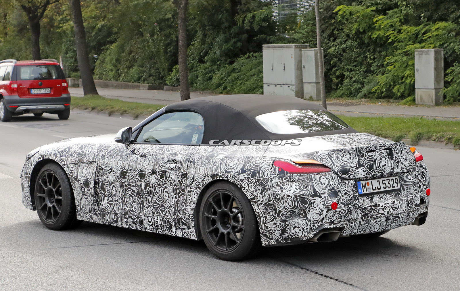 BMW-Z4-reallights-9.jpg