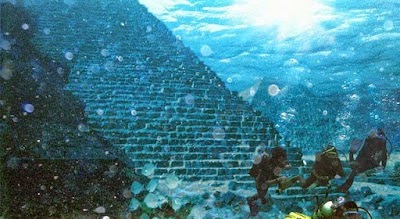 τελικά το έθαψαν το θέμα με της υποβρύχιες πυραμίδες, φτιαγμένες από γυαλί! στο Τρίγωνο των βερμούδων.
