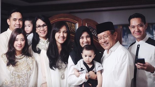 7 Foto Hangat Ibu Alyssa Soebandono Bareng Keluarga, Mertua Dude Harlino Dituding Pelakor Lebih Kejam dari Jennifer Dunn