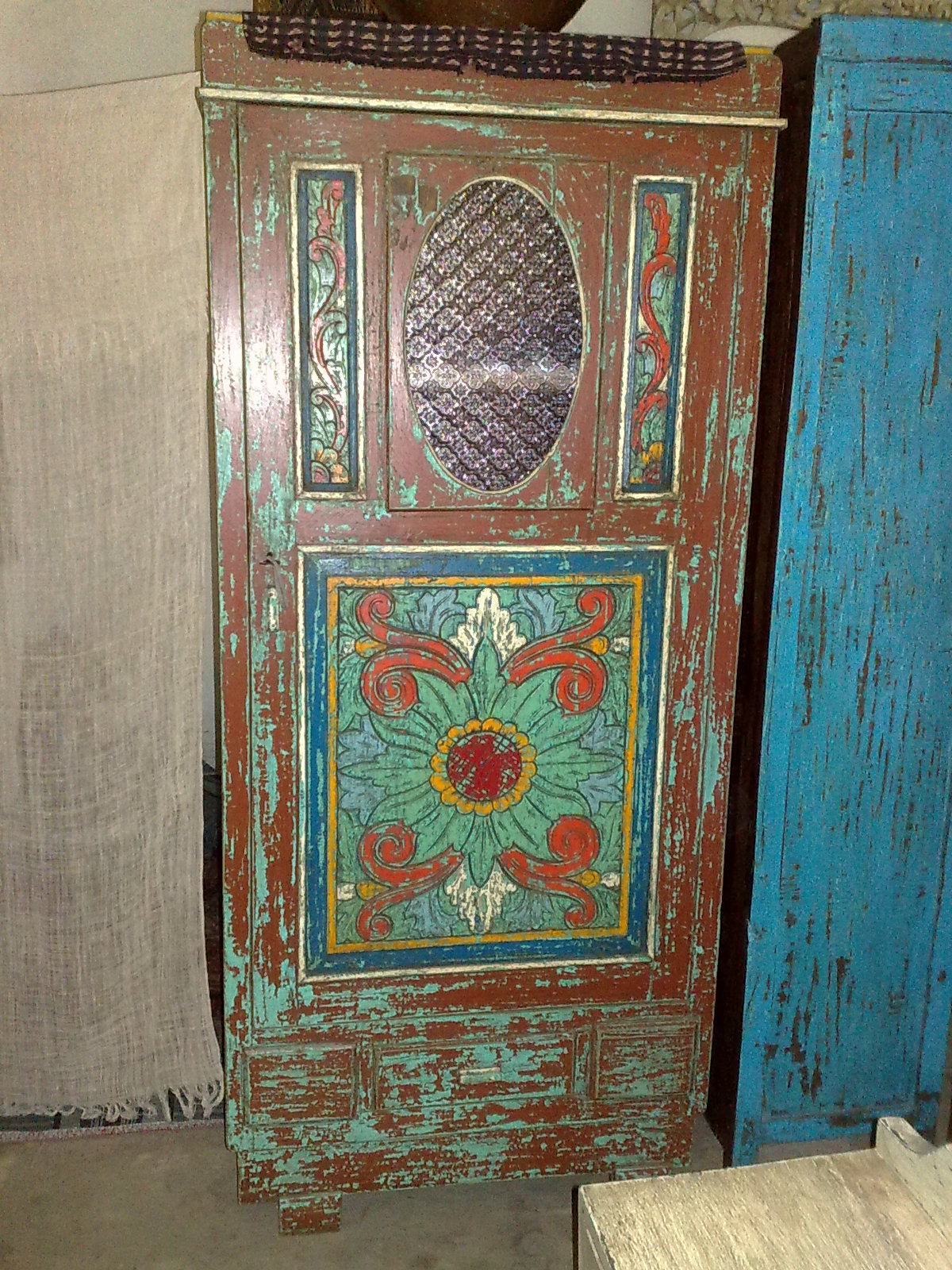 kayu bekas  recycle wood antik LEMARI  JATI JAWA ANTIK 