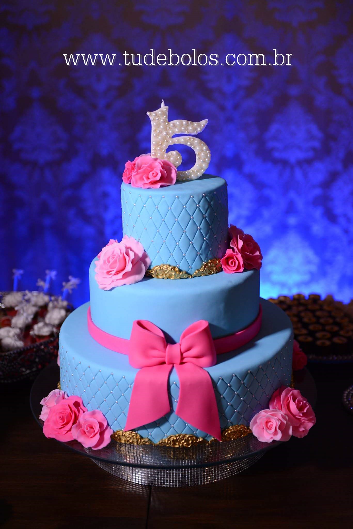 TUDE Bolos, arte e amor: Bolo Rosa e Azul para festa de 15 Anos