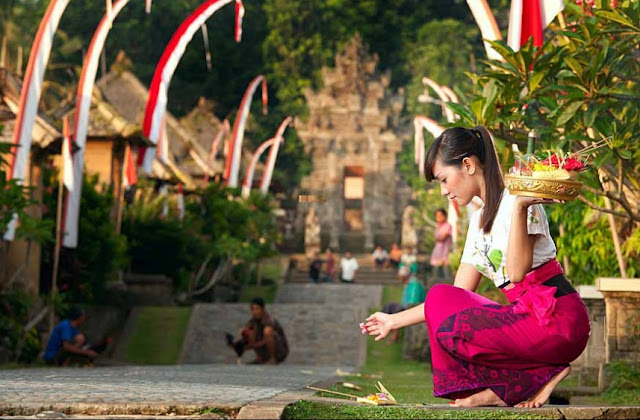 Tatacara dan Makna dari banten jotan atau segehan saiban - Aum